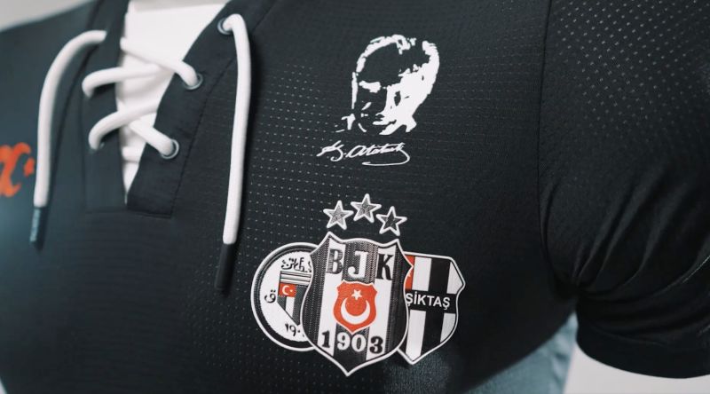 Besiktas sort un maillot spécial pour les 100 ans de la République de Turquie