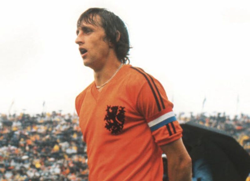 Pays-Bas 1974 : l'histoire du maillot à deux bandes de Johan Cruyff