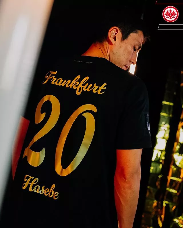 L'Eintracht Francfort célèbre son 125e anniversaire avec un maillot collector