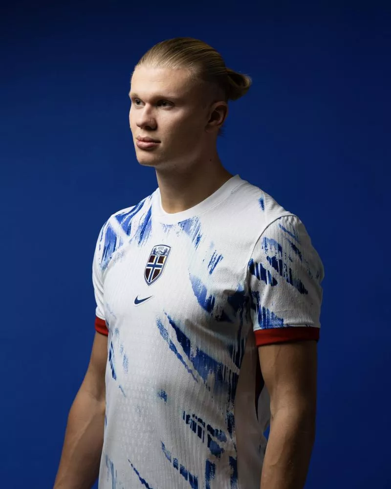 Les nouveaux maillots de l Euro 2024 devoiles par Nike Degaine