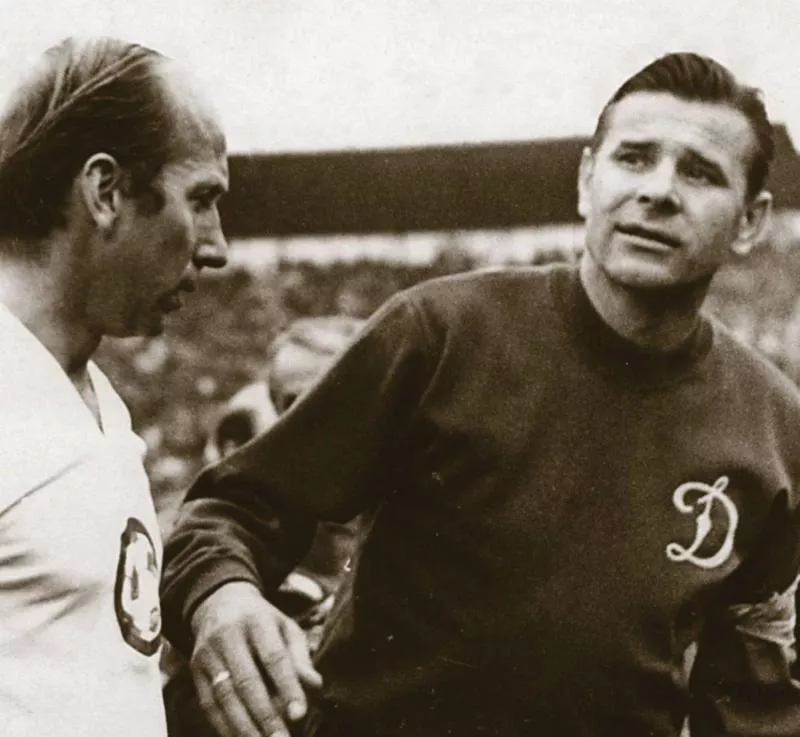 Quand Yachine a porté le maillot du Dynamo Moscou en équipe nationale.