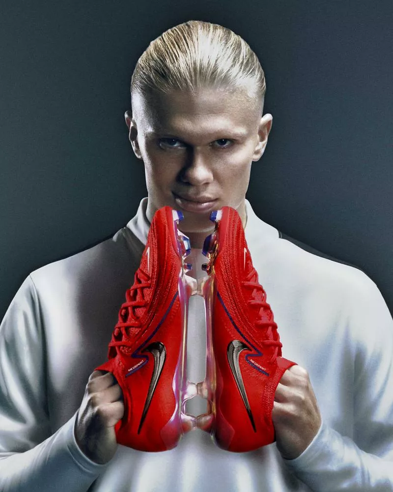 Erling Haaland reçoit sa première chaussure signature de la part de Nike