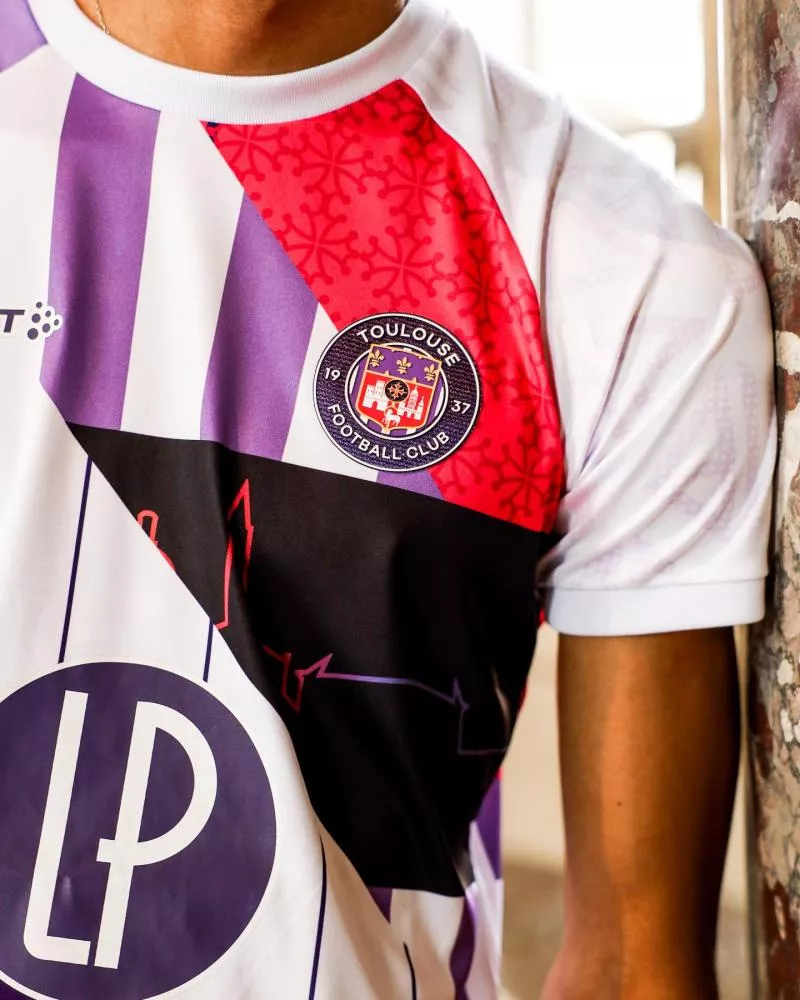 Le Toulouse FC révèle un maillot très original avec Craft