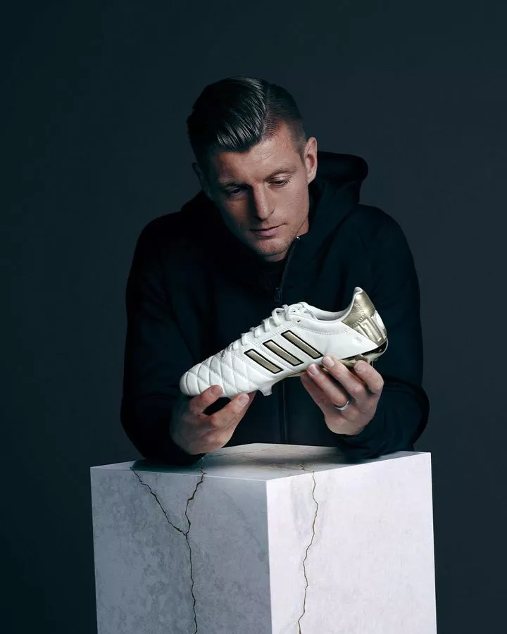 Dix ans après, Toni Kroos change enfin de crampons