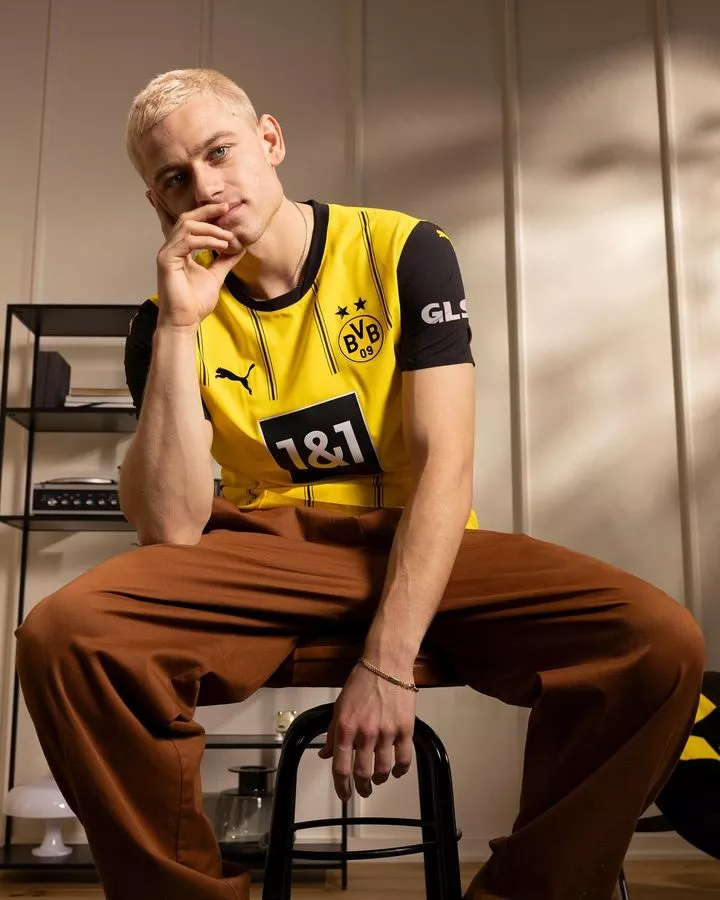 Le Borussia Dortmund présente son nouveau maillot domicile