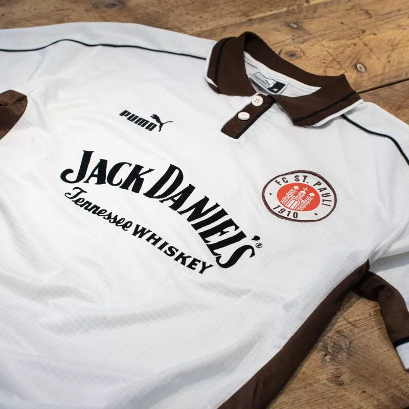 Quand St. Pauli affichait le sponsor Jack Daniel’s sur son maillot
