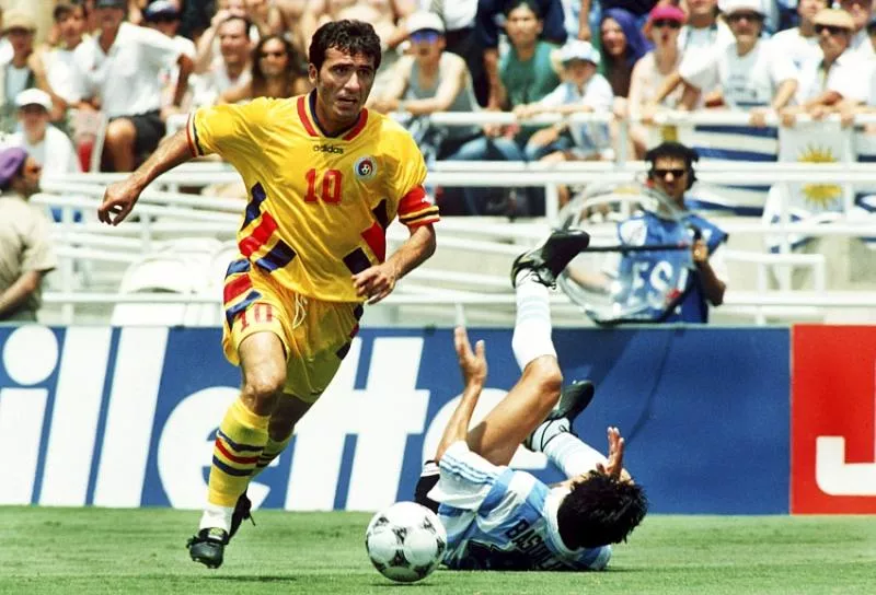 Gheorghe Hagi / Jose Basualdo &#8211; 03.07.1994 &#8211; Roumanie / Argentine &#8211; Coupe du Monde 1994 Photo : Photoshot / Icon Sport &#8211; Photo by Icon Sport