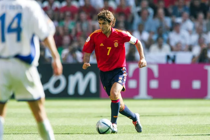 RAUL of Spain during the European Championship match between Spain and Greece at Estadio Do Bessa XXI , Porto, Portugal on 16 June 2004 ( Photo by Alain Gadoffre / Onze / Icon Sport )   - Photo by Icon Sport