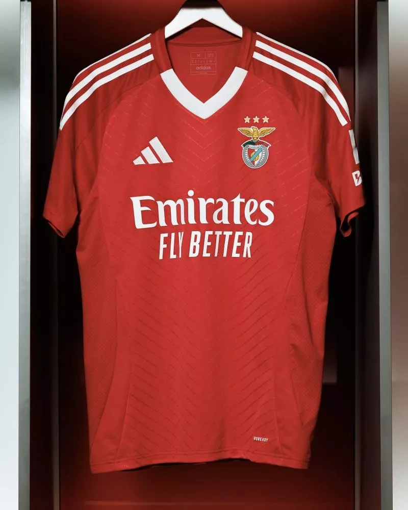 Benfica présente son nouveau maillot pour la saison 2024-2025