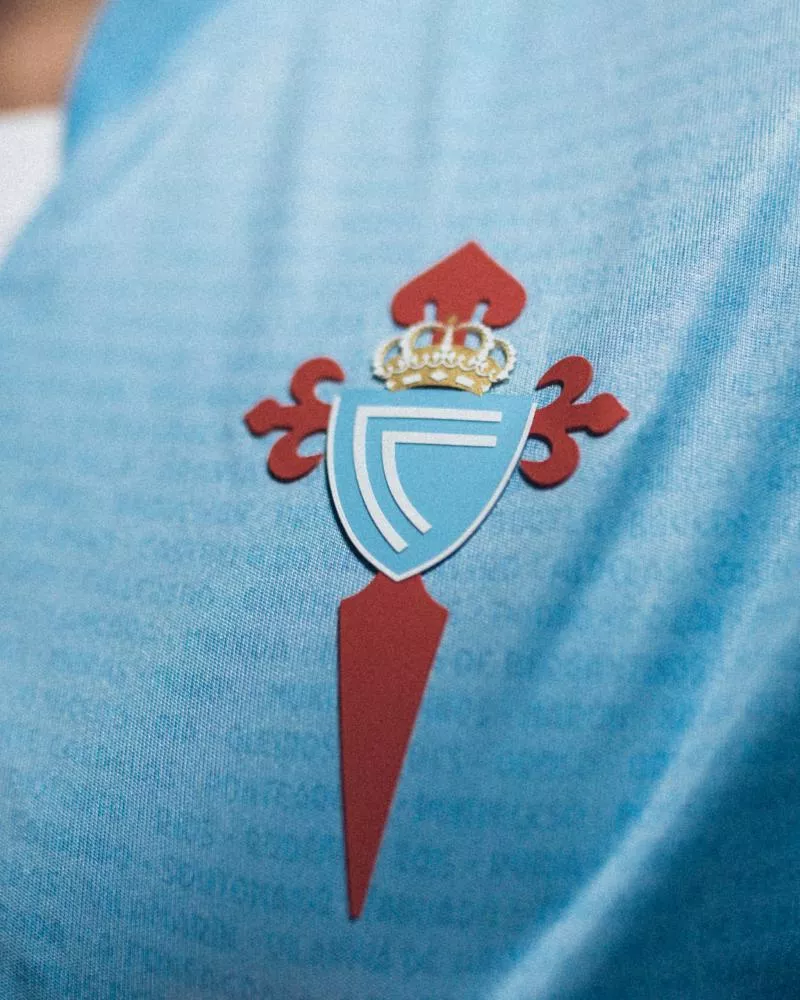 Le Celta de Vigo présente son nouveau maillot domicile avec hummel
