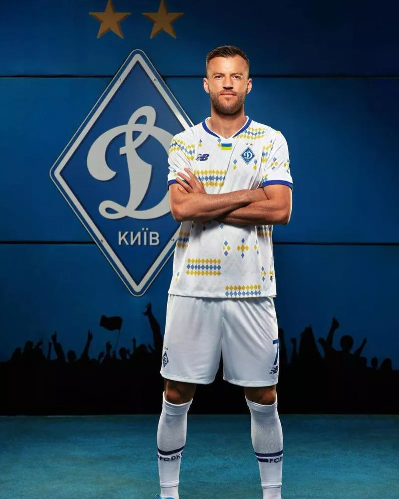 Le Dynamo Kyiv rend hommage à l'Ukraine sur ses nouveaux maillots