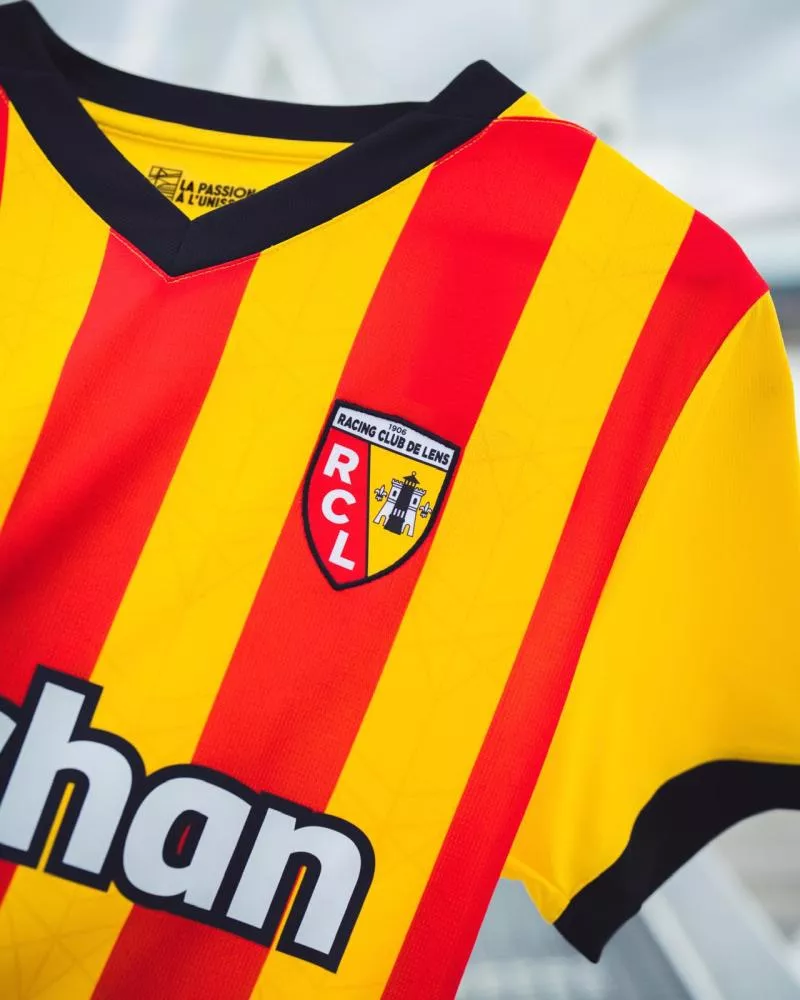 Le stade Bollaert inspire le nouveau maillot domicile du RC Lens