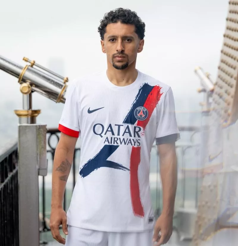 Le PSG dévoile son nouveau maillot extérieur pour la saison 2024-2025