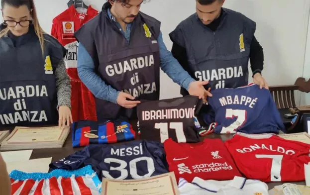 Le grand business des faux maillots