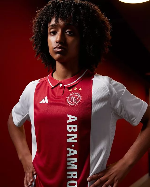 L'Ajax lance un nouveau maillot domicile très réussi