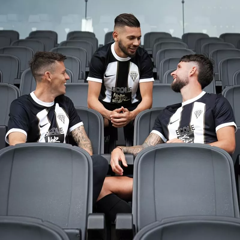 Angers SCO fait dans le classique sur son nouveau maillot domicile