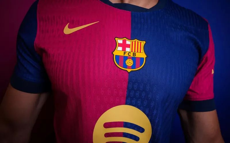 Le FC Barcelone rend hommage à son passé sur son nouveau maillot domicile
