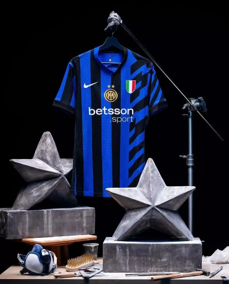 La deuxième étoile débarque sur le nouveau maillot domicile de l'Inter Milan