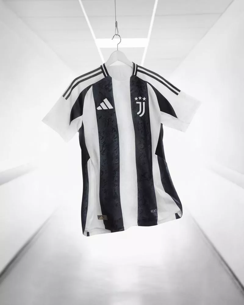 La Juventus s'inspire de la surface lunaire pour son nouveau maillot domicile