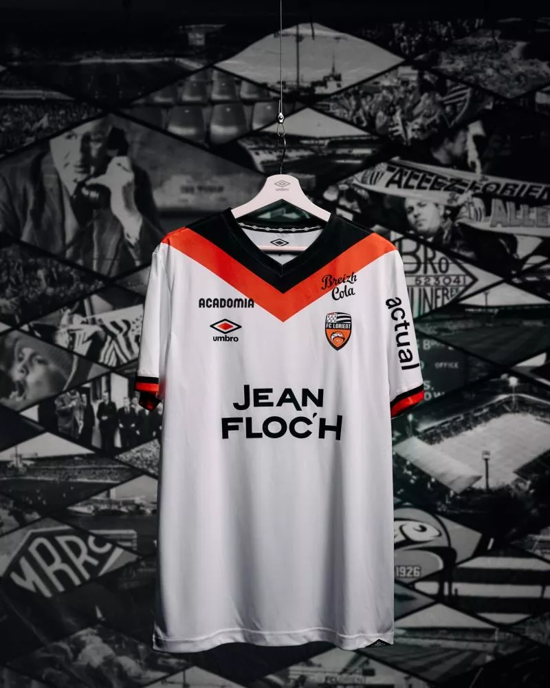 Le FC Lorient révèle un joli maillot extérieur avec Umbro