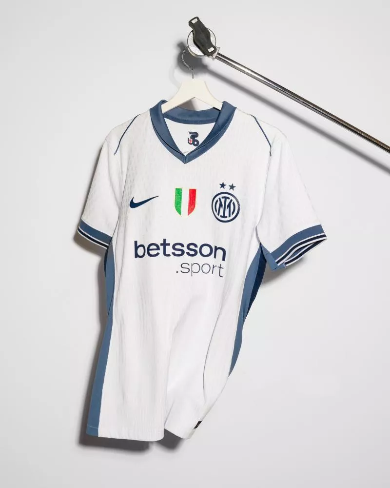 Voici le nouveau maillot extérieur 24/25 de l'Inter Milan