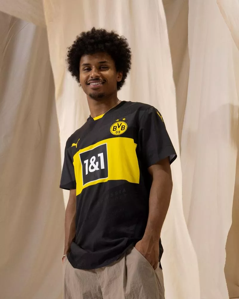 Le Borussia Dortmund présente son nouveau maillot extérieur