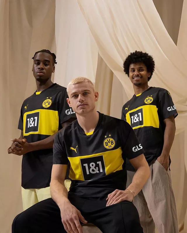 Le Borussia Dortmund présente son nouveau maillot extérieur