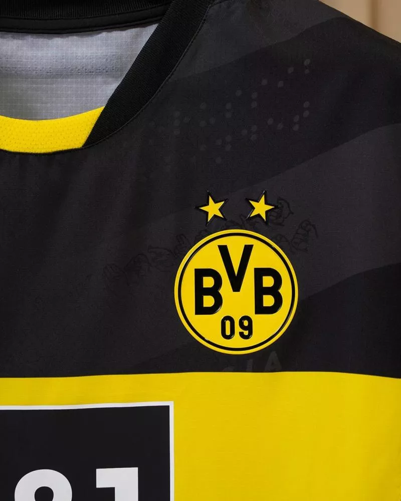 Le Borussia Dortmund présente son nouveau maillot extérieur