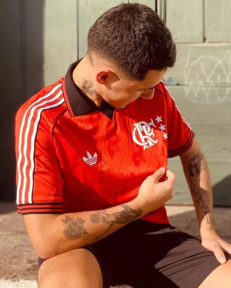 adidas réalise un magnifique maillot rétro pour Flamengo