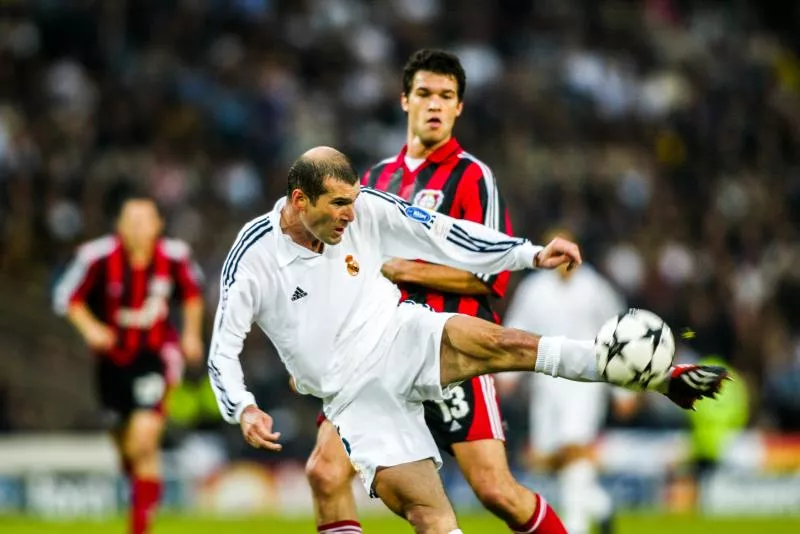 Zinedine ZIDANE of Real Madrid score his goal during the Champions League Final match between Bayer Leverkusen and Real Madrid at Hampden Park Stadium, Glasgow, Scotland on 15th May 2002 ( Photo by Eric Renard / Onze / Icon Sport )   - Photo by Icon Sport