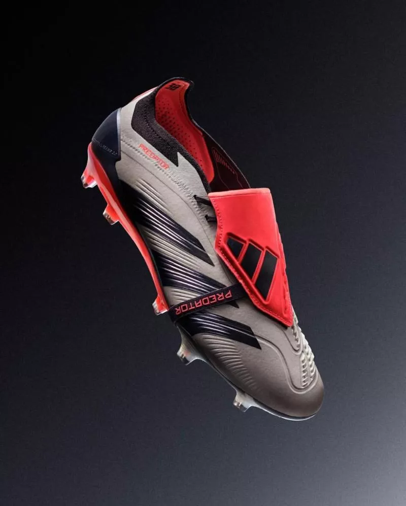 Une F50 rouge dans le nouveau pack de crampons adidas