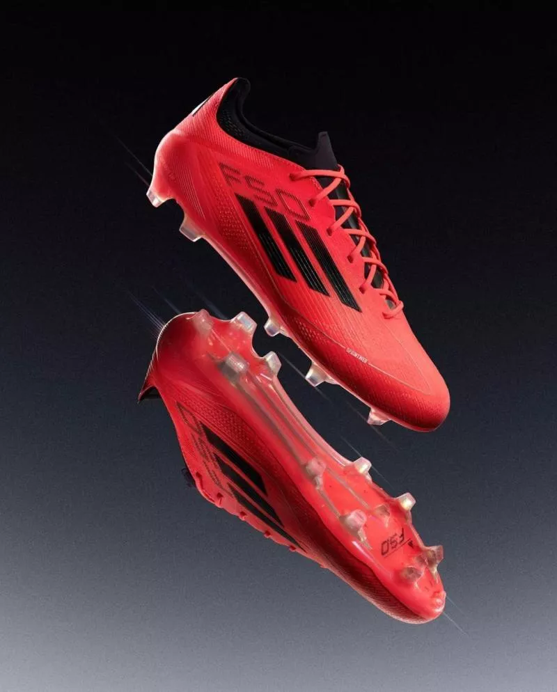 Une F50 rouge dans le nouveau pack de crampons adidas Degaine