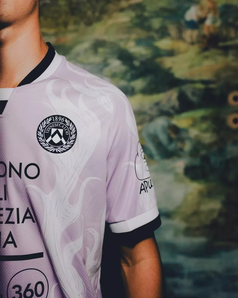 L'Udinese présente un nouveau maillot en collaboration avec une créatrice de mode