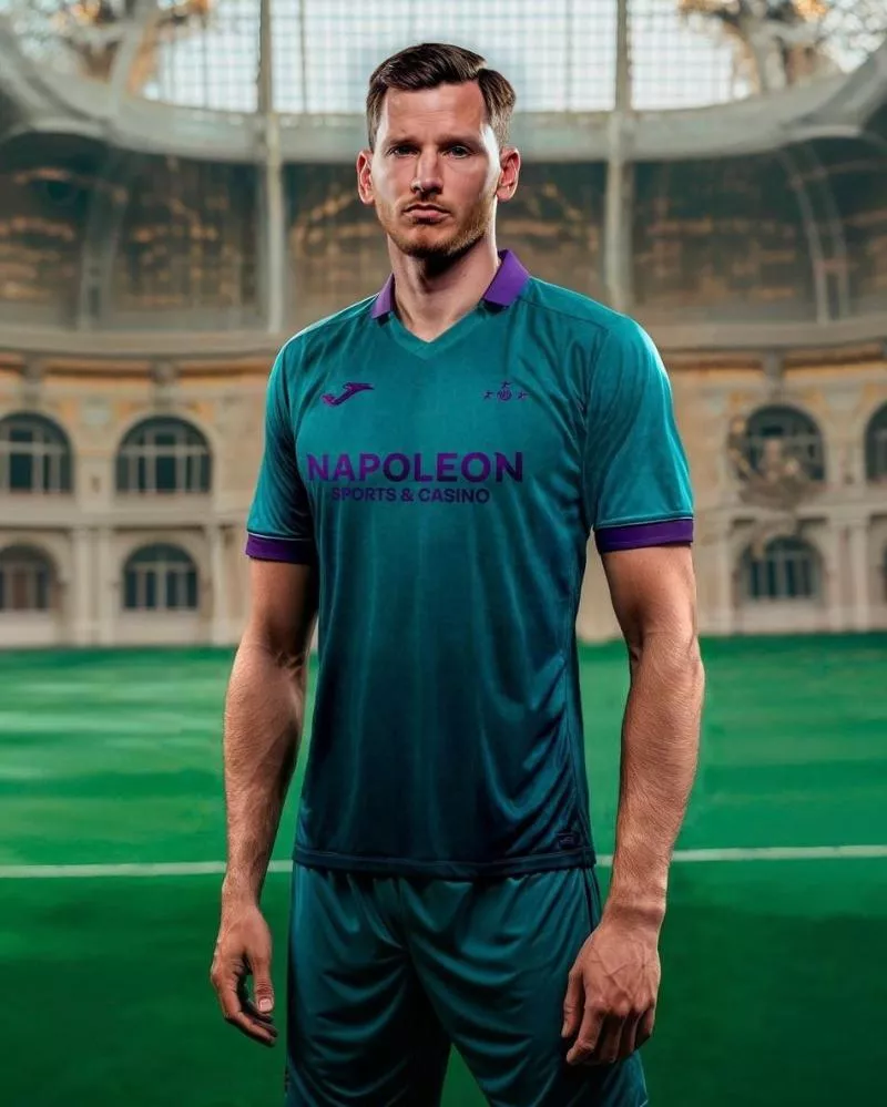 L’Art nouveau inspire le maillot third d’Anderlecht