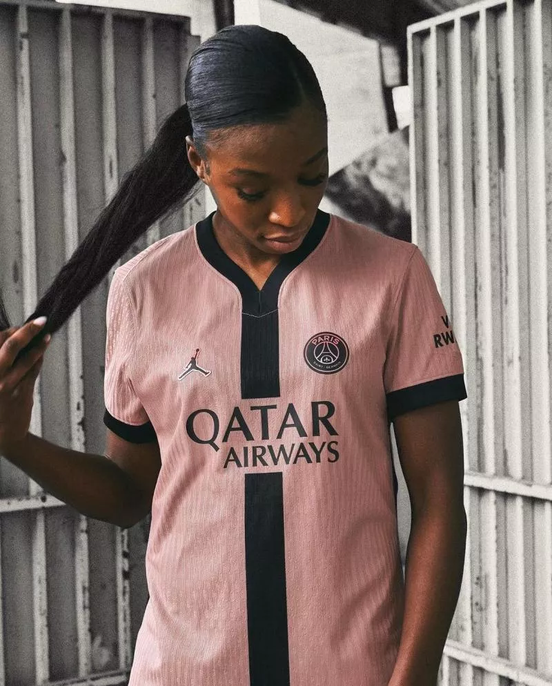 Le PSG présente l'un de ses derniers maillots avec Jordan