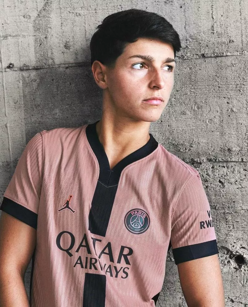 Le PSG présente l'un de ses derniers maillots avec Jordan