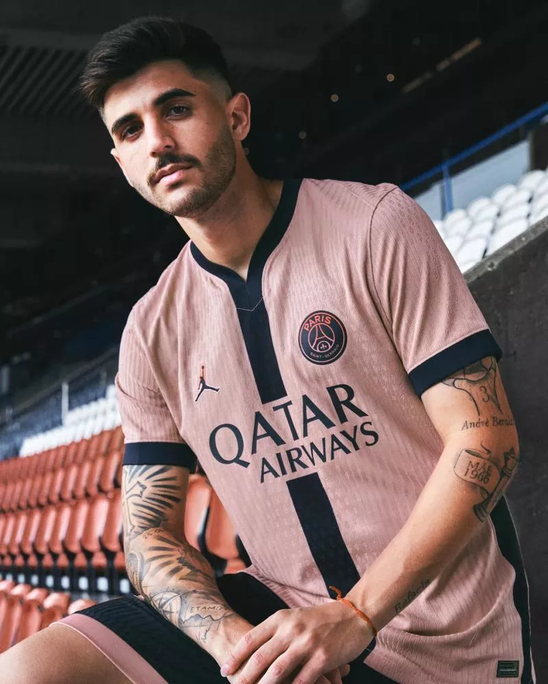 Le PSG présente l'un de ses derniers maillots avec Jordan