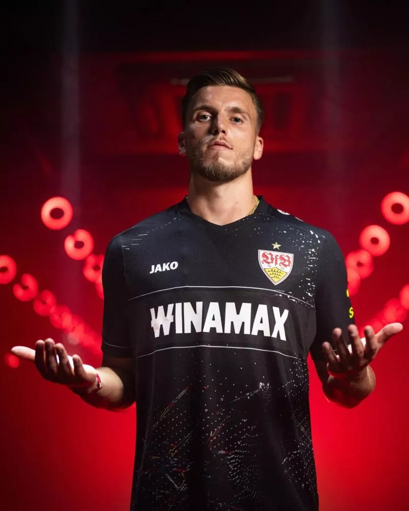 Stuttgart et Jako lancent le nouveau maillot third de la saison 2024-2025