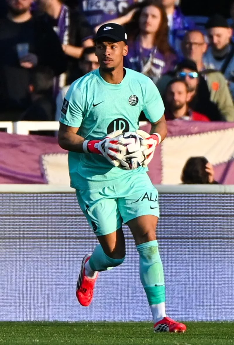 Guillaume Restes (TFC) contre Lorient le 21 mars 2026