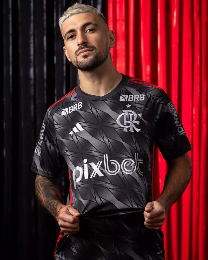 Flamengo dégaine un nouveau maillot third avec adidas