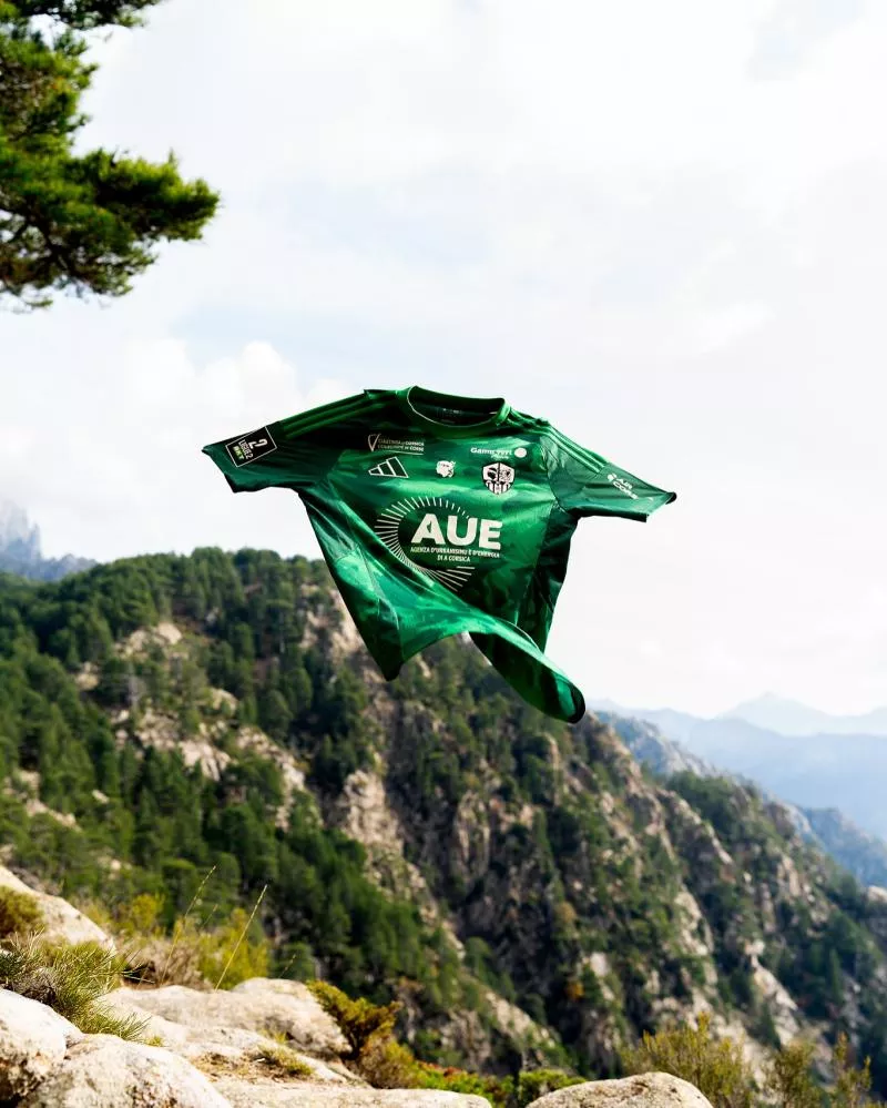 Un nouveau maillot en hommage à la nature corse pour l'AC Ajaccio