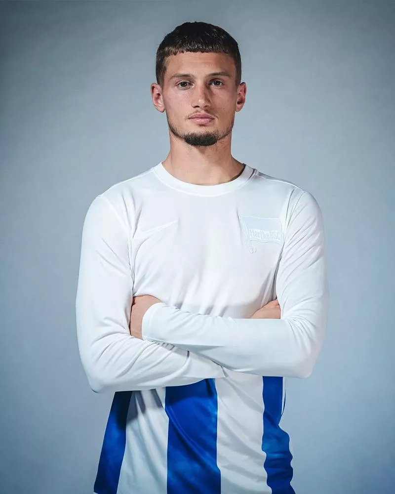 Le Hertha Berlin dévoile un maillot... surprenant !