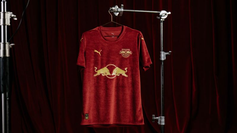 Le RB Leipzig et PUMA dévoilent un maillot de foot… en velours !