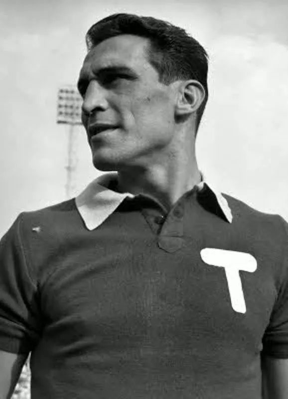 © LaPresse
Archivio storico
Torino anni '50
Sport
Calcio
Enzo Bearzot
nella foto: il calciatore del Torino Enzo Bearzot 
B 3194