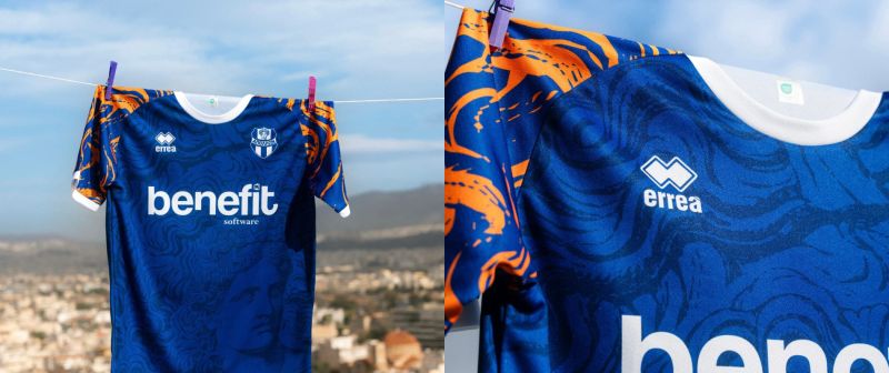 Un club grec méconnu dévoile un somptueux maillot avec Erreà