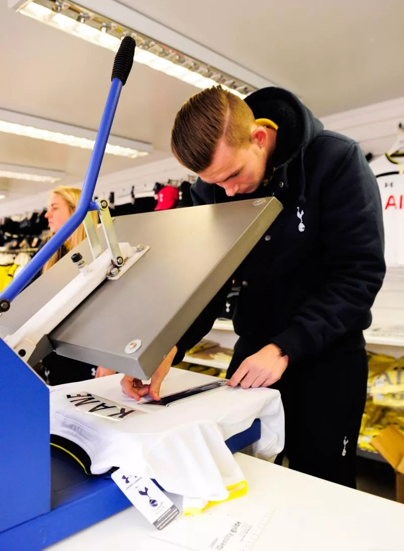 Boutique Tottenham &#8211; Flocage Maillot Harry Kane &#8211; 21.03.2015 &#8211; Tottenham / Leicester City &#8211; 30eme journee de Premier League Photo : Joe Toth / BPI / Icon Sport &#8211; Photo by Icon Sport