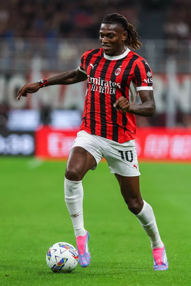 Rafael Leao of AC Milan seen in action during the Serie A 2024/25 football match between AC Milan and Torino FC at San Siro Stadium. Final score; Milan  2:2  Torino (Photo by Fabrizio Carabelli / SOPA Images/Sipa USA)   - Photo by Icon Sport