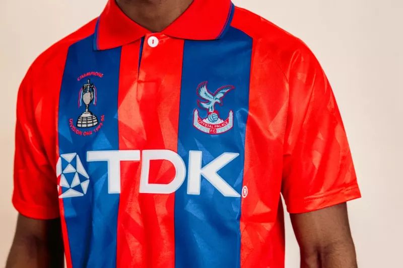 Crystal Palace réédite un maillot historique des 90s