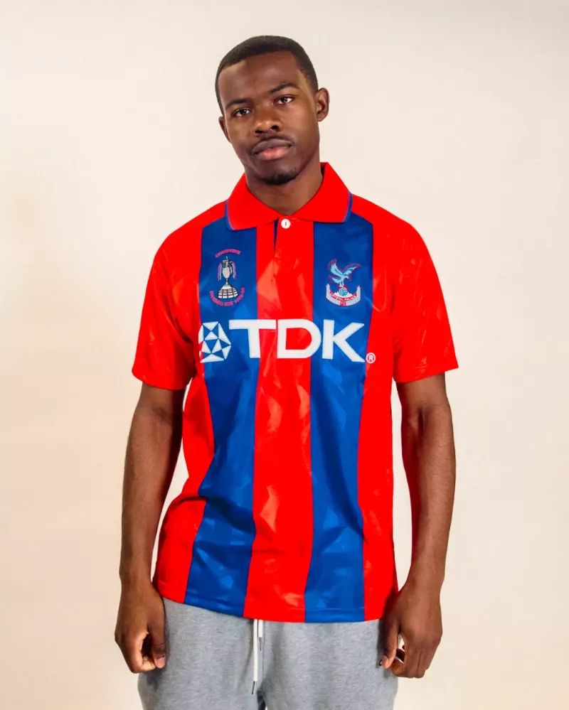 Crystal Palace réédite un maillot historique des 90s