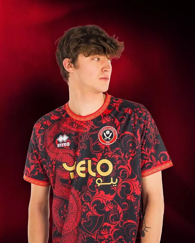 Sheffield United lance un maillot spécial pour le Nouvel An chinois !